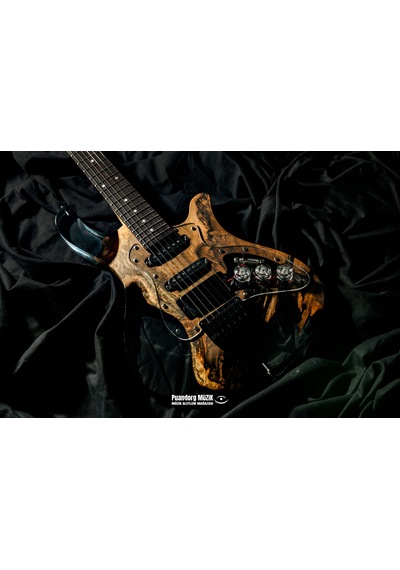 Elektro Gitar Model: Gece Custom Epoksi & Yıllanmış Ağaç Kişiye Özel Yıllanmış Ceviz + Şeffaf