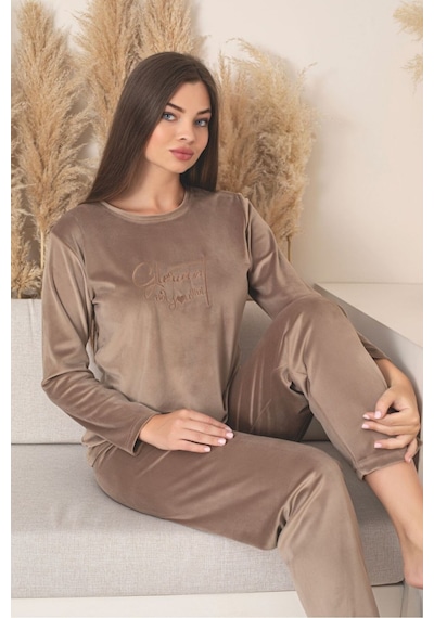 Kadın Kırmızı Renk Likralı Kadife Pijama Takımı Kahverengi