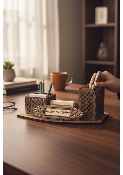 İsme Özel Ahşap Masa İsimliği Ve Kalemlik Latticecraft Varsayılan