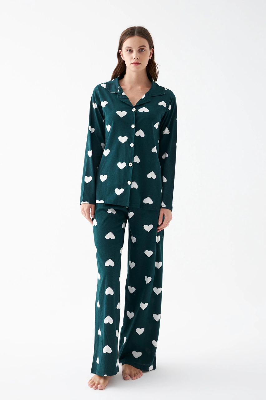 Akbeniz Kadın Zümrüt Yeşili Kalp Desenli Düğmeli Pamuklu Pijama Takımı Zümrüt Yeşili Akbeniz Kadın Zümrüt Yeşili Kalp Desenli Düğmeli Pamuklu Pijama Takımı Zümrüt Yeşili