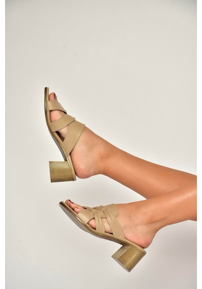 Fox Shoes P555455803 Bej Hakiki Deri Kalın Topuklu Kadın Terlik Bej