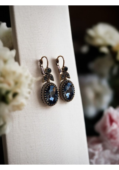 Kristal Taşlı Oval Kesim Sallantılı Küpe Gri