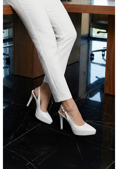 Erkan Saçmacı Scarlett Slingback Beyaz Rugan Sivri Burun Arkası Açık İnce Platform Topuklu Gelin Ayakkabısı Erkan Saçmacı Scarlett Slingback Beyaz Rugan Sivri Burun Arkası Açık İnce Platform Topuklu Gelin Ayakkabısı