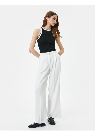 Koton Fitilli Atlet Halter Yaka Beyaz Çizgi Detaylı Siyah 4sak30042ht 4SAK30042HT999