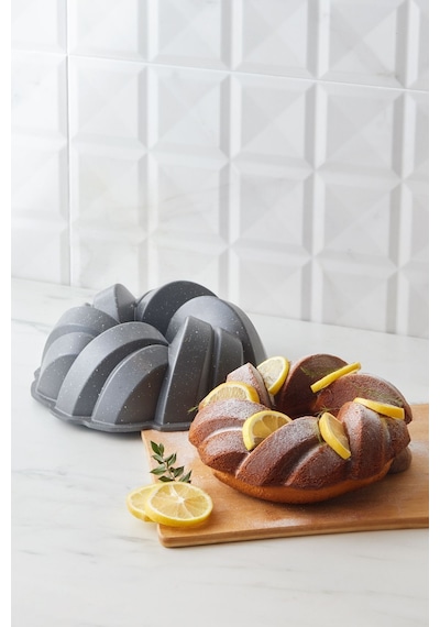 Karaca Cake Pro Örgü Döküm Kek Kalıbı Antrasit 26 cm Karaca Cake Pro Örgü Döküm Kek Kalıbı Antrasit 26 cm