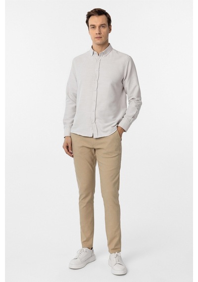 Süvari Ekru Slim Fit Armürlü Düğmeli Yaka Gömlek Ekru Süvari Ekru Slim Fit Armürlü Düğmeli Yaka Gömlek Ekru