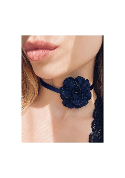 Lunarie Lacivert Saten Gül Figürlü Şerit Choker Kolye