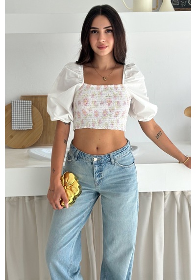 Femelle Beyaz Çiçek Desenli Büzgülü Kısa Kollu Romantik Stil Carmen Crop Bluz