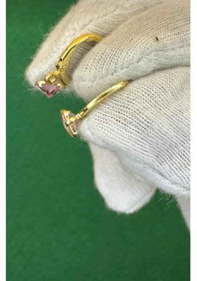 Kadın Gold Renk Kalpli Zirkon Taşlı Minimal Küpe Pembe