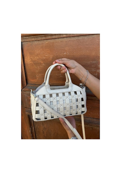 Just Polo Kadın Yeni Sezon Örgü Detaylı Ayarlanabilir Askılı Şık Çapraz El & Omuz Çantası Ebat : 26 X 17 Cm Rugan Krem
