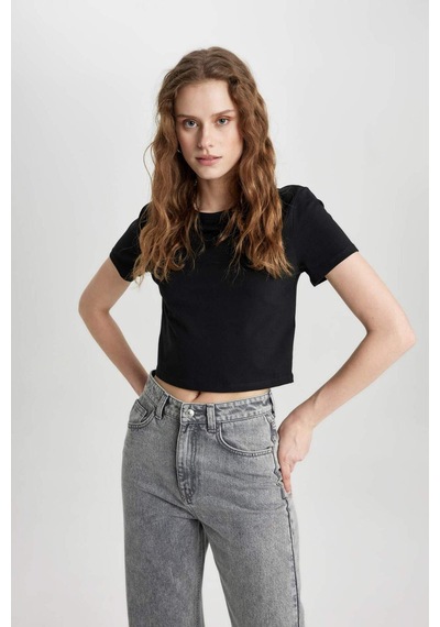 DeFacto Slim Fit Dar Kesim Bisiklet Yaka Kısa Kollu Tişört C4332AX24SPBK81