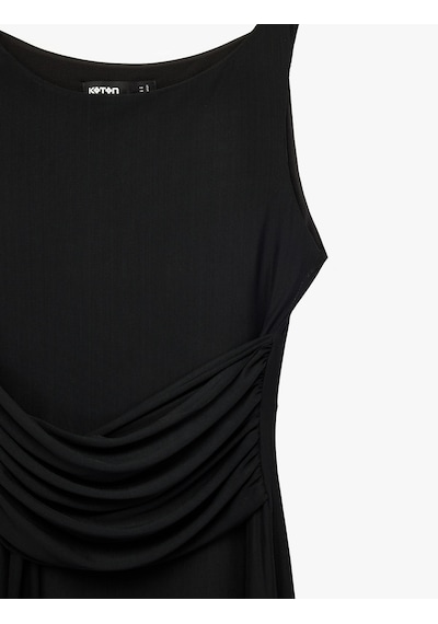 Koton Slim Fit Asimetrik Drapeli Kayık Yuvarlak Yaka Kolsuz Midi Elbise Siyah 6sak80074uk