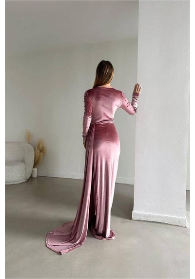 DefyModa Kadın Özgün Tasarım Esnek Kadife Kumaş Kruvaze Yaka Kuyruklu Abiye Elbise Pudra