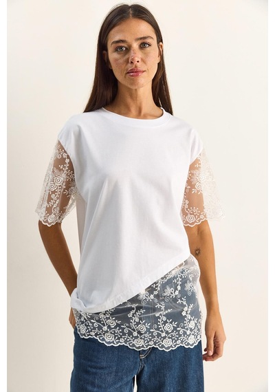 Shade Kadın Bisiklet Yaka Dantel Garnili Asimetrik Kesim Relaxed Fit T-shirt 2225 60286125 - Beyaz Shade Kadın Bisiklet Yaka Dantel Garnili Asimetrik Kesim Relaxed Fit T-shirt 2225 60286125 - Beyaz