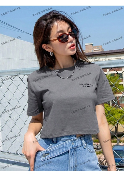 Flood Of Style Crop Ckod-232913 Dazy-less Sloganlı Grafik Kısa Gri