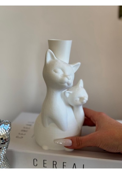 Plastik Yapay Çiçeklerle Uyumlu Kedi Figürlü Şık Ve Sevimli Dekoratif Vazo Beyaz