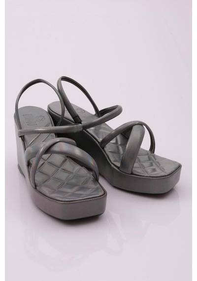 Dgn 810 Kadin Dolgu Taban Çapraz Bantli Sandalet 810-2303-R1534 Siyah