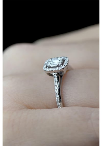 Modern Tasarım 0.35 Ct Baget Kare Tektaş Yüzük