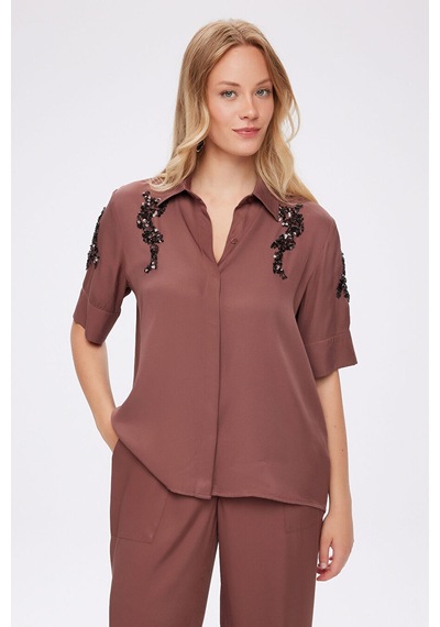 Faik Sönmez Payet Nakış Detaylı Rayon Viskon Kısa Kol Gömlek S26gml029 Us26gml02983 Koyu Kahve Faik Sönmez Payet Nakış Detaylı Rayon Viskon Kısa Kol Gömlek S26gml029 Us26gml02983 Koyu Kahve