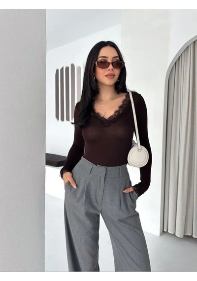 Defymoda Dantel Detaylı V Yaka Arkası V Yaka Kaşmir Dokulu Uzun Kollu Bluz - Vişne Çürüğü