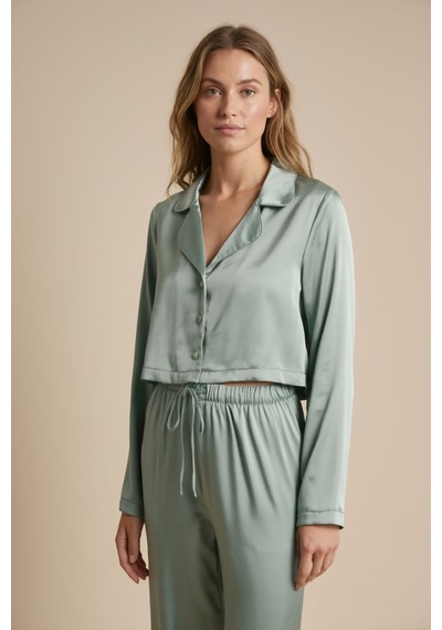 Kadın Yeşil Saten Crop Pijama Takımı Gömlek Yaka, Düğmeli Ve Şık Ev Giyim Kadın Yeşil Saten Crop Pijama Takımı Gömlek Yaka, Düğmeli Ve Şık Ev Giyim