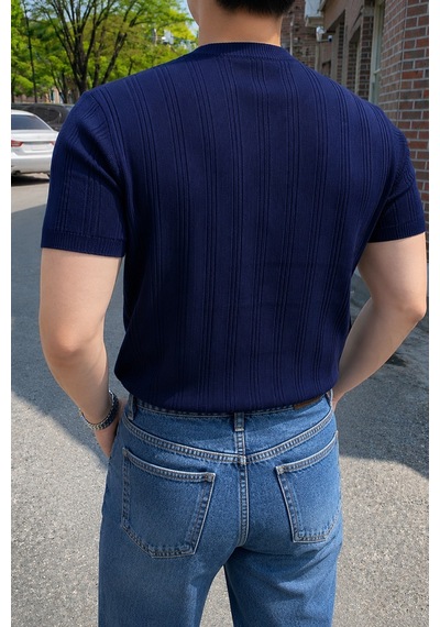 Tarz Cool Old Money Fit Bisiklet Yaka Çizgili Triko T-shirt Slim Kalıp Premium Lacivert Tarz Cool Old Money Fit Bisiklet Yaka Çizgili Triko T-shirt Slim Kalıp Premium Lacivert