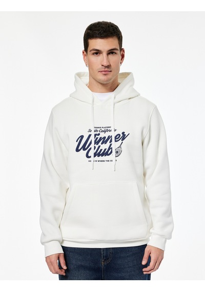 Koton Regular Fit Uzun Kollu Kanguru Şardonlu Cepli Kapşonlu Baskılı Sweatshirt Beyaz 7wam70032mk