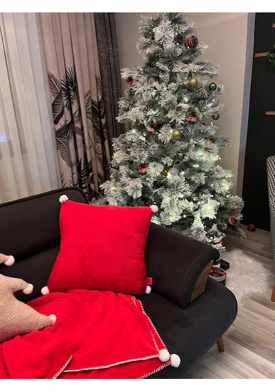 Kare Formunda Kar Tanesi Ponpon Detaylı Dekoratif Kırlent Kırmızı