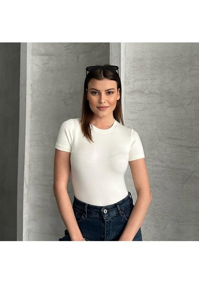 Kadın Basic Bisiklet Yaka Slim Fit Body Kısa Kol Günlük Body Beyaz