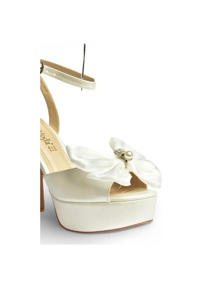 Fox Shoes Y820203909 Sedef Kurdele Detaylı Kalın Platform Topuklu Gelinlik Ayakkabısı SEDEF Fox Shoes Y820203909 Sedef Kurdele Detaylı Kalın Platform Topuklu Gelinlik Ayakkabısı SEDEF