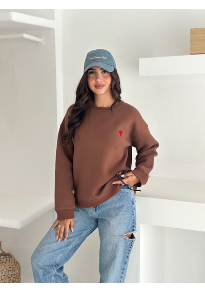 Kadın Kalp Nakışlı Sweatshirt Sade & Sevgi Dolu Stil Kahverengi