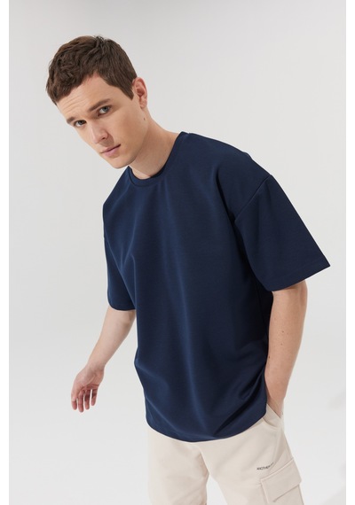 AC&Co / Altınyıldız Classics Erkek Lacivert Oversize Fit Bol Kesim Bisiklet Yaka Kısa Kollu Sweatshirt Tişört 4A5222200206LACL Lacivert AC&Co / Altınyıldız Classics Erkek Lacivert Oversize Fit Bol Kesim Bisiklet Yaka Kısa Kollu Sweatshirt Tişört 4A5222200206LACL Lacivert