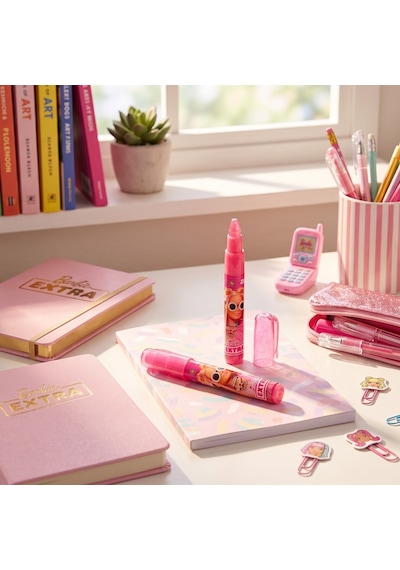 Bakgelal Lisanslı Barbie Extra Ruj Şeklinde Silgi Pembe Kapaklı Kırtasiye Okul Silgisi - 9056614920242