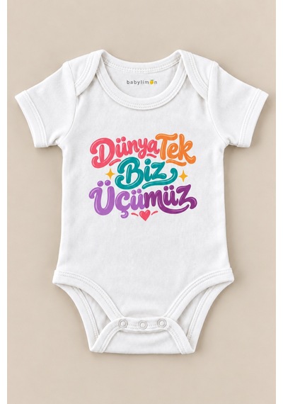 Babylimon Dünya Tek Biz Üçümüz Beyaz Kısa Kollu Çıtçıtlı Bebek Zıbını Beyaz - 930083833 Beyaz