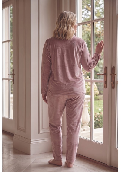 Seboteks Yumuşak Dokulu Kadife Kumaş Önden Düğmeli Büyük Beden Kadın Pijama Takımı 2600 Pudra Seboteks Yumuşak Dokulu Kadife Kumaş Önden Düğmeli Büyük Beden Kadın Pijama Takımı 2600 Pudra