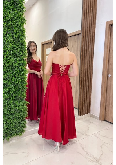 By Saygı Kadın Degaje Straplez Yaka Astarlı Organze Saten Midi Elbise Kırmızı