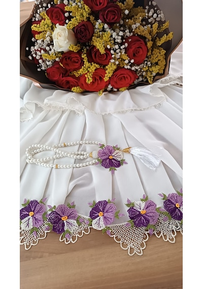 İğne Oyası Mor Hercai Menekşe Namaz Örtüsü Ve Tesbih Takımı Çeyizlik İkili Set Beyaz - Mor