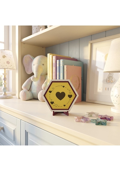 Modern Çizgilerle Hazırlanan Kalp Desenli Masaüstü Aksesuarı Minimalist Tarzıyla Evinize Ve Ofisinize Şıklık Katan Parça 10x10 Cm, Sarı