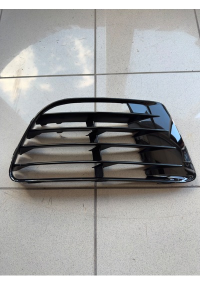 Volkswagen Golf 6 R20 Tampon Uyumlu Sağ Sis Çerçevesi Sıfır Parlak Siyah