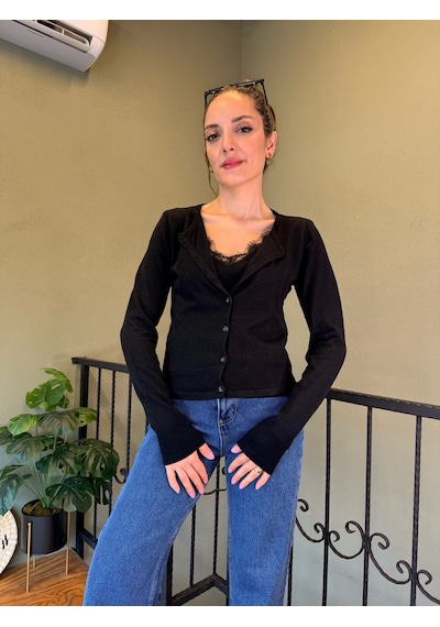 Siyah Dantel Detaylı Hırka Görünümlü Triko Bluz