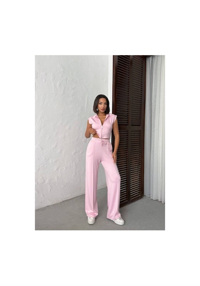Meecy Kadın Polo Yaka Fermuarlı Crop Yelek Ve Geniş Paça Çimalı Pantolon İkili Takım Pembe Pembe Meecy Kadın Polo Yaka Fermuarlı Crop Yelek Ve Geniş Paça Çimalı Pantolon İkili Takım Pembe Pembe