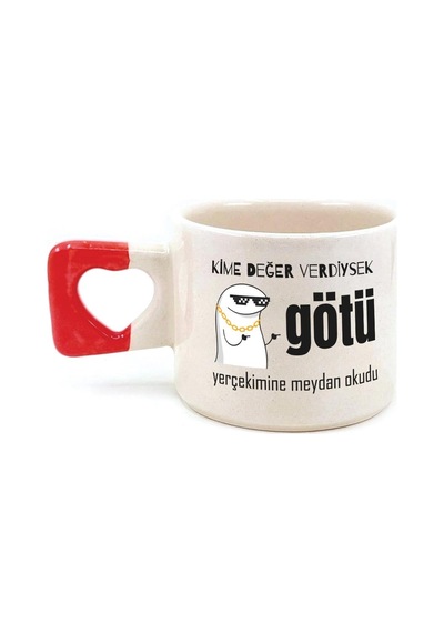 Kime Değer Verdiysek Götü Yerçekimine Meydan Okudu Baskılı Kırmızı Kulplu Kalp Kupa