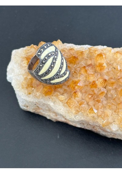 Aysesa Sedef Üzeri Markazit Taşlı Kadın Gümüş Yüzük 925 Ayar 10.29 Gram