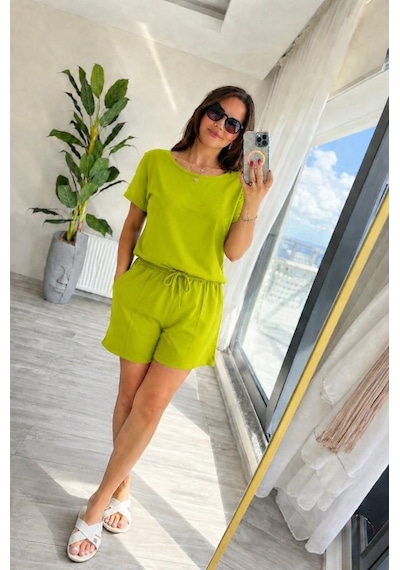 Buğrahayalin Kadın Kısa Kollu Yakası Açık Modal Bluz Ve Bağcıklı Kısa Şort Ikili Takım Yeşil Buğrahayalin Kadın Kısa Kollu Yakası Açık Modal Bluz Ve Bağcıklı Kısa Şort Ikili Takım Yeşil