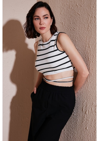 Lela Çizgili Slim Fit Bağlama Detaylı Bayan Crop 5865715 Beyaz-Siyah