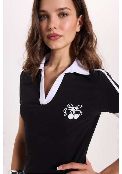 Tudors Kadın Slim Fit Dar Kesim Kısa Kollu Baskılı Omzu Şeritli V Yaka Siyah Tişört Body-52068