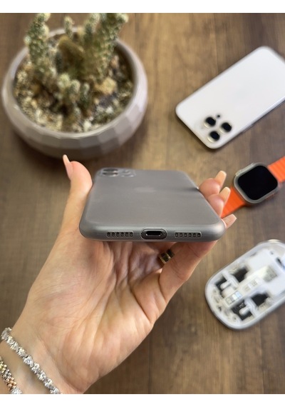 Apple iPhone 11 Uyumlu Süper İnce Mat Ultra Thin Silikon Kılıf Buzlu Siyah