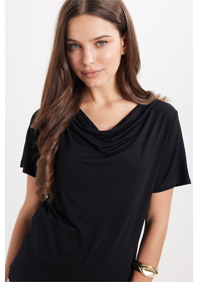 Tudors Kadın Oversize Rahat Kesim Asimetrik Yaka Kısa Kol Siyah Viskon Bluz-50854