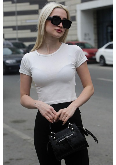 Seeh Beyaz Basic Kadın Tişört / Vücuda Oturan Kesim Sh373 Seeh Beyaz Basic Kadın Tişört / Vücuda Oturan Kesim Sh373
