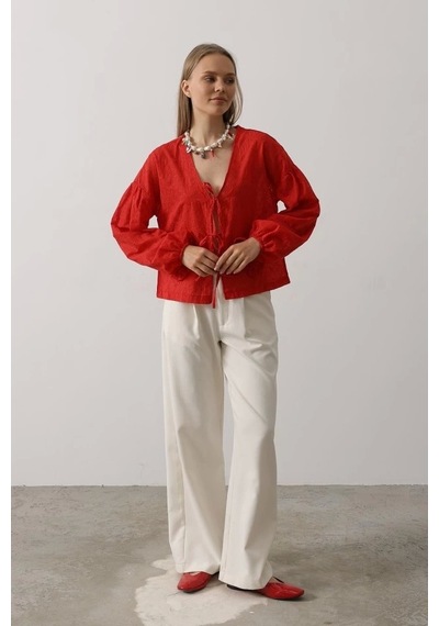Defymoda Kalp Detaylı Bağlamalı Brode Bluz - Kırmızı Kırmızı